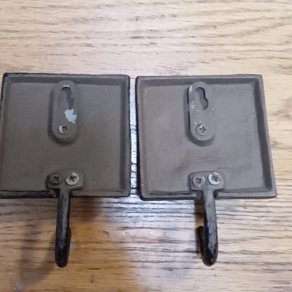 2 Cast Iron Decorative Hooks - Picture 2 of 4